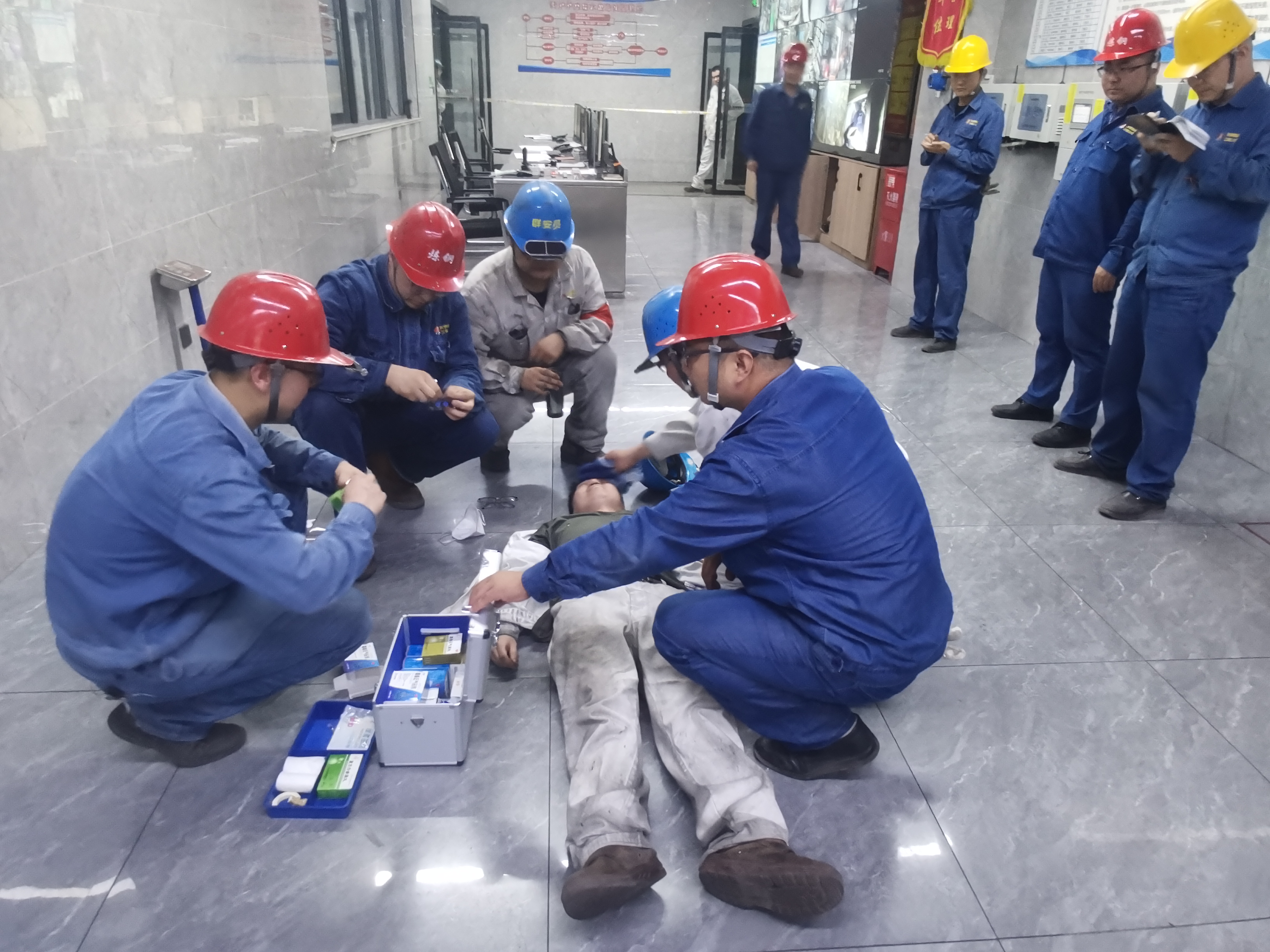 念好防暑降溫“三字經”,穩過夏日“炙熱關” 念好防暑降溫“三字經”,穩過夏日“炙熱關”