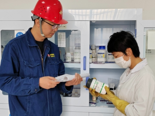 調(diào)配“消暑套餐” 確保職工安全度夏 調(diào)配“消暑套餐” 確保職工安全度夏