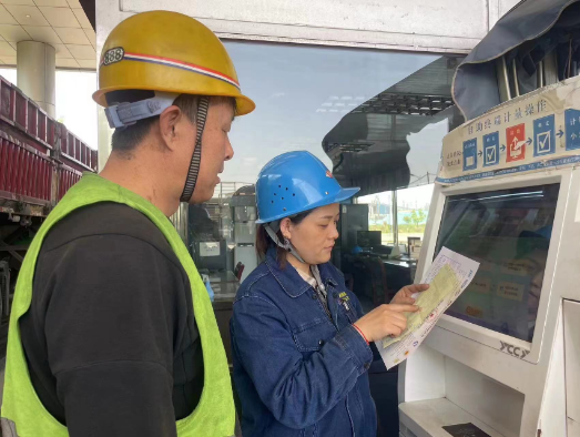 來,一起聆聽冬天里鋼鐵人的故事 來,一起聆聽冬天里鋼鐵人的故事