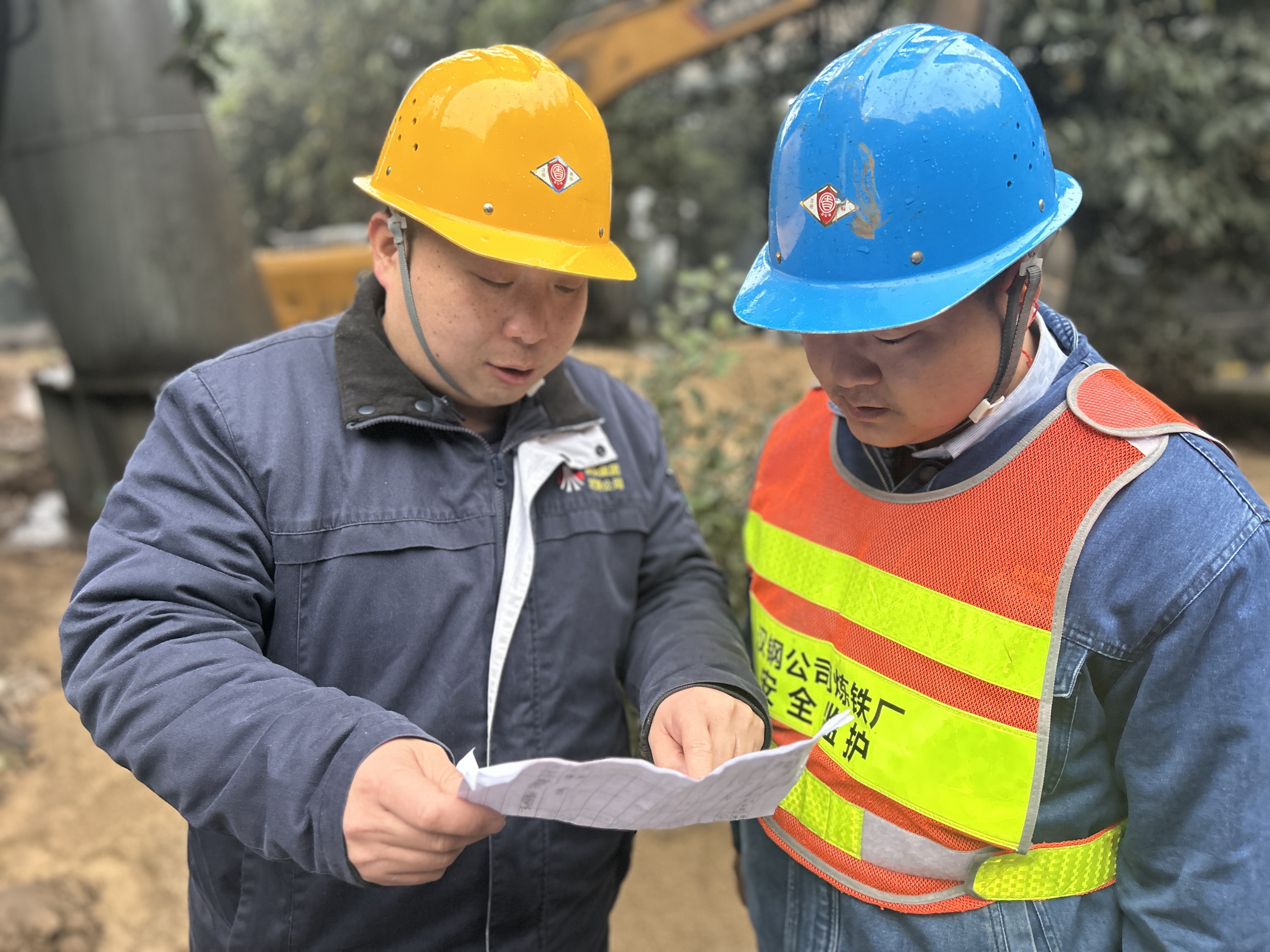 檢修現場的“鐵軍先鋒” 檢修現場的“鐵軍先鋒”