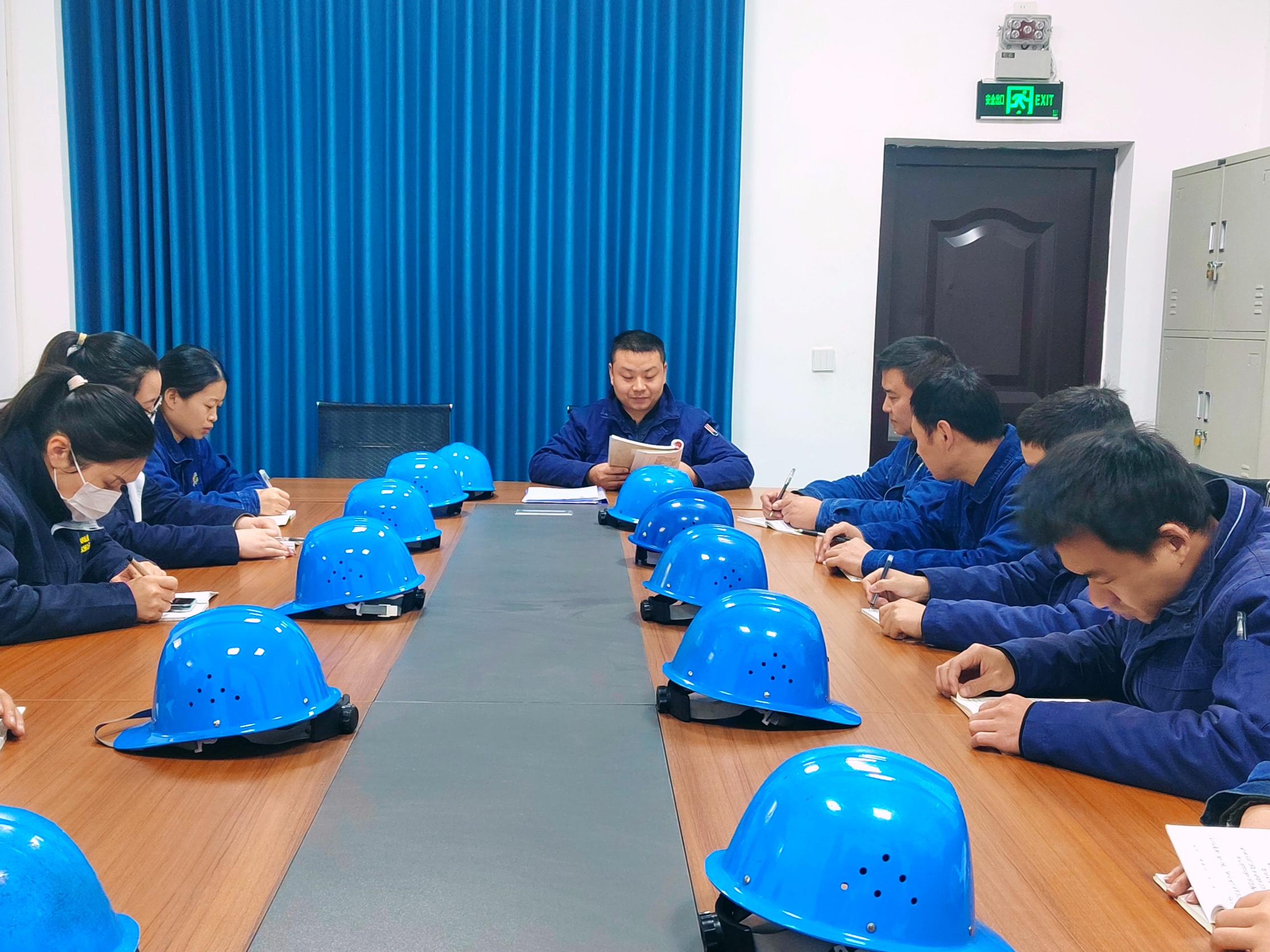 探秘煉鐵廠“DeepSeek”,解鎖高效生產密碼! 探秘煉鐵廠“DeepSeek”,解鎖高效生產密碼!