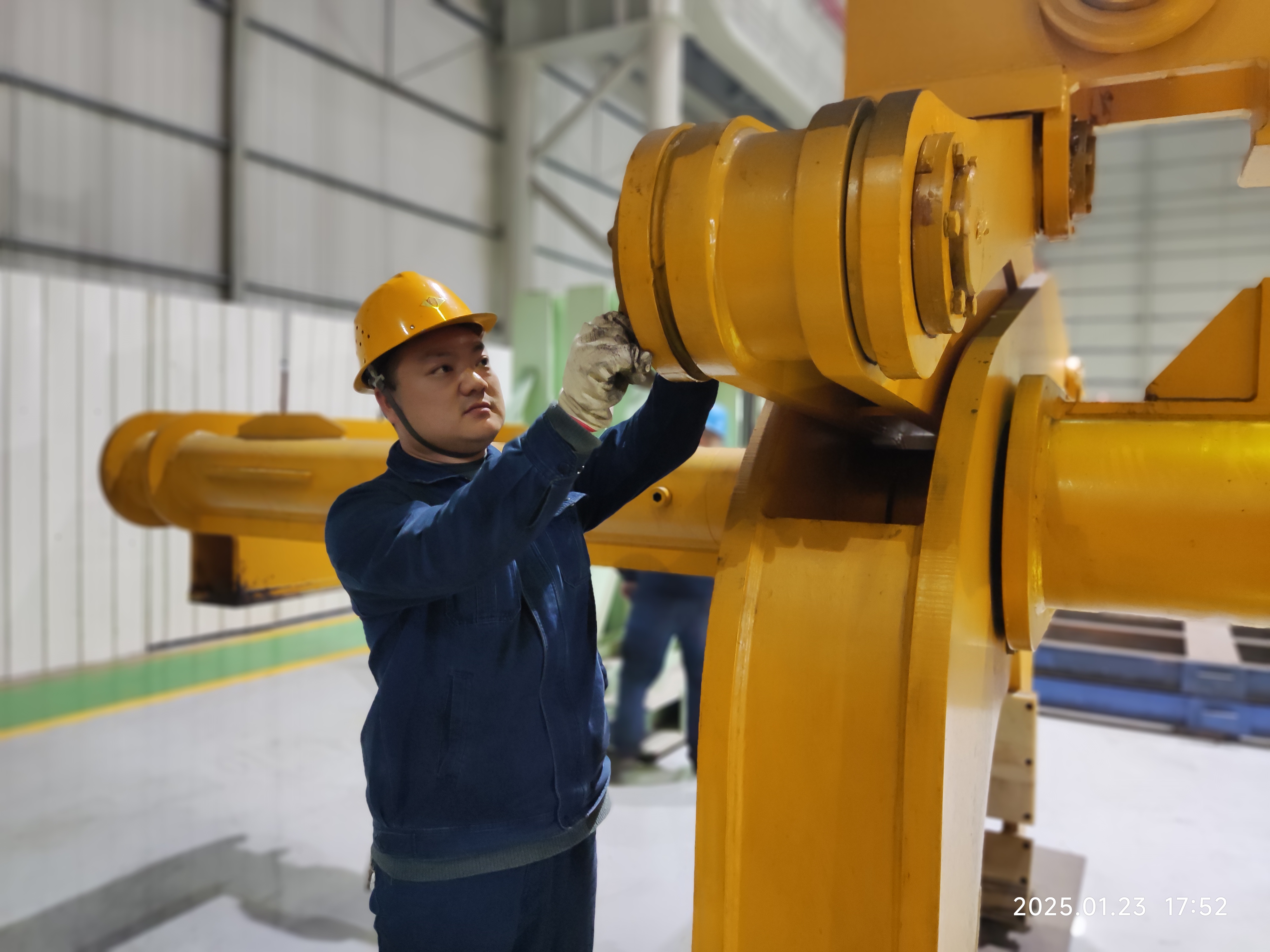 鋼鐵“繡花工”:廢料堆里淘出大效益 鋼鐵“繡花工”:廢料堆里淘出大效益