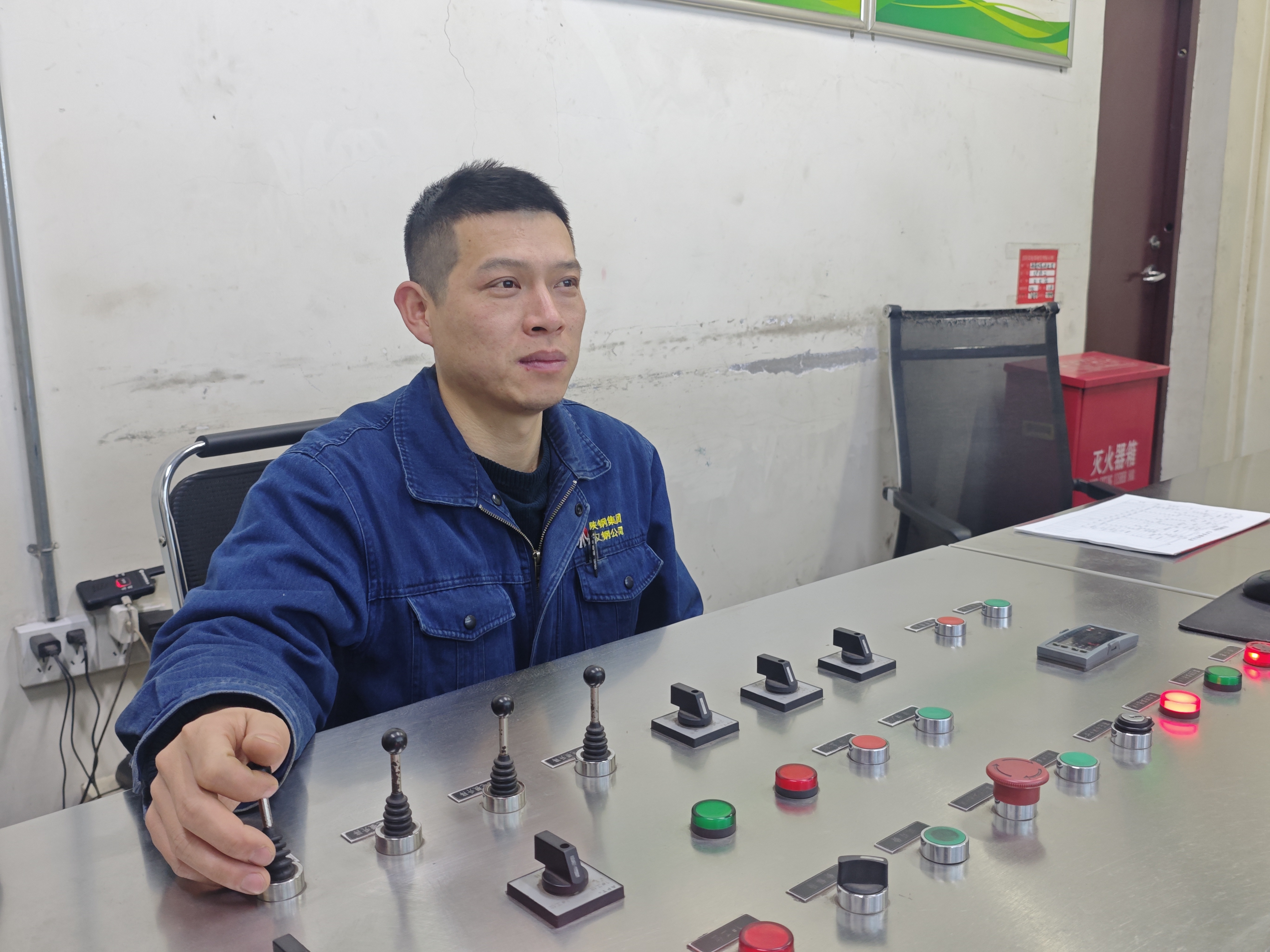 從“追光”到“發(fā)光”的青春史 從“追光”到“發(fā)光”的青春史