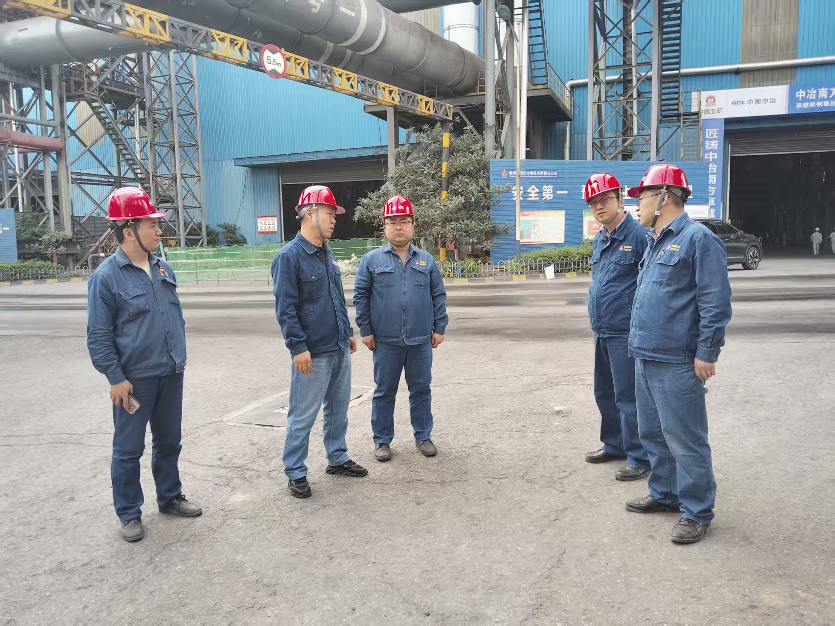 周安東深入煉鋼廠開展節中安全檢查 周安東深入煉鋼廠開展節中安全檢查