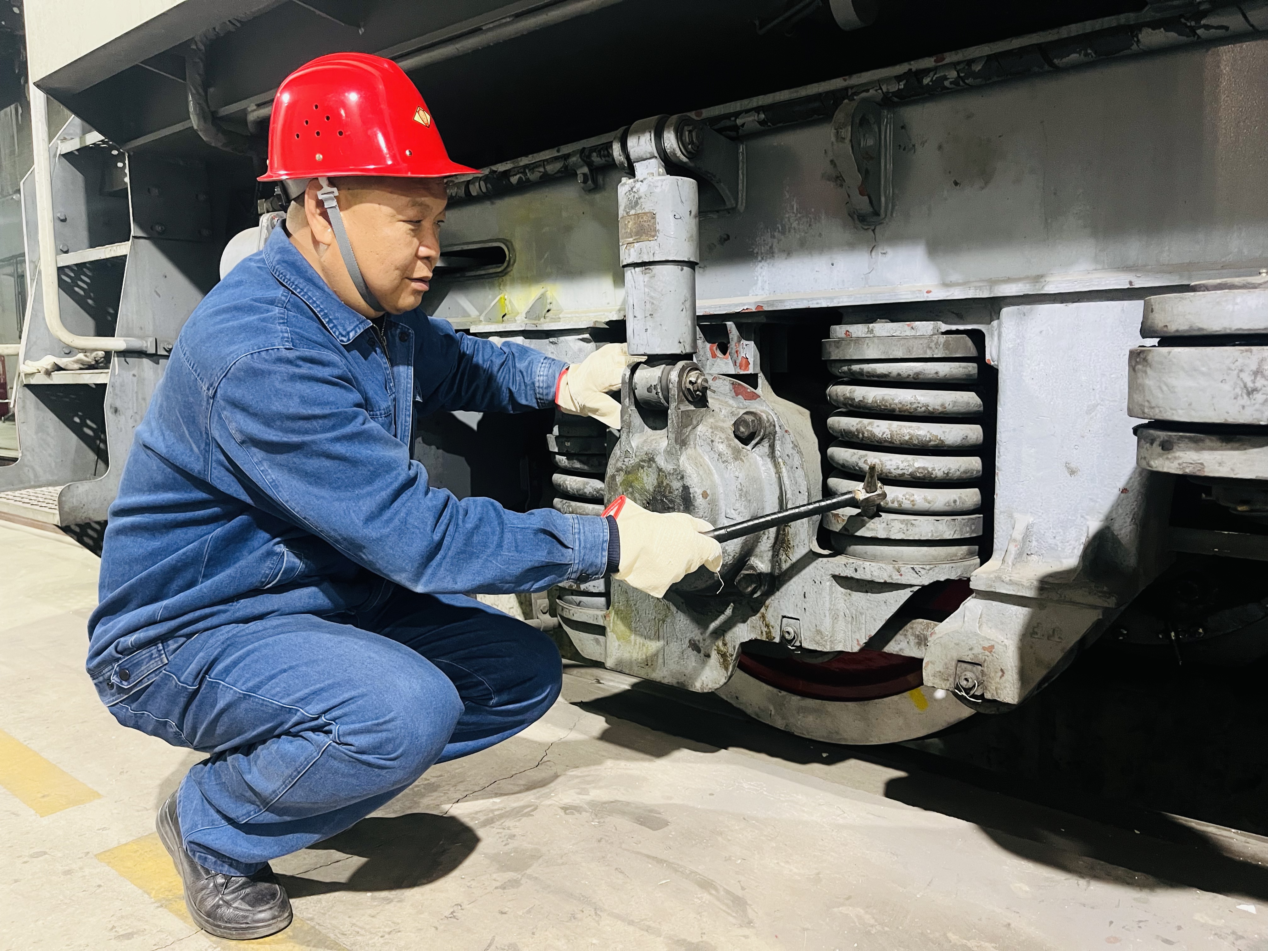 逐夢三十載,實干鑄就勞模章——記陜鋼集團2023-2024年度勞動模范段玉宏 逐夢三十載,實干鑄就勞模章——記陜鋼集團2023-2024年度勞動模范段玉宏