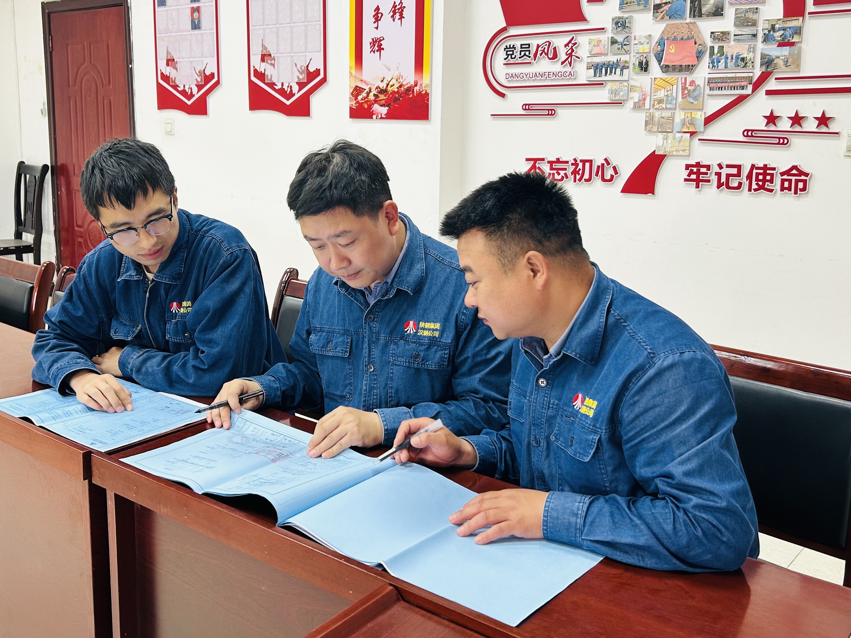 扎根維修電工15年,創新鍛造“匠人”—記第三屆“陜鋼工匠”張磊 扎根維修電工15年,創新鍛造“匠人”—記第三屆“陜鋼工匠”張磊