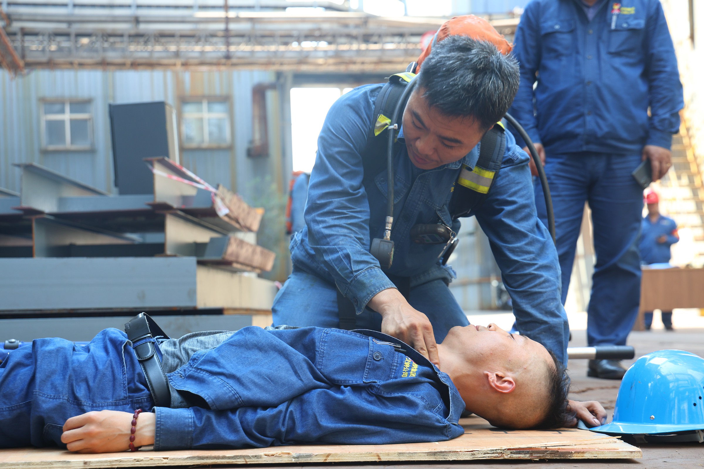 戰(zhàn)高溫,筑防線 打好防暑保產(chǎn)“保衛(wèi)戰(zhàn)” 戰(zhàn)高溫,筑防線 打好防暑保產(chǎn)“保衛(wèi)戰(zhàn)”