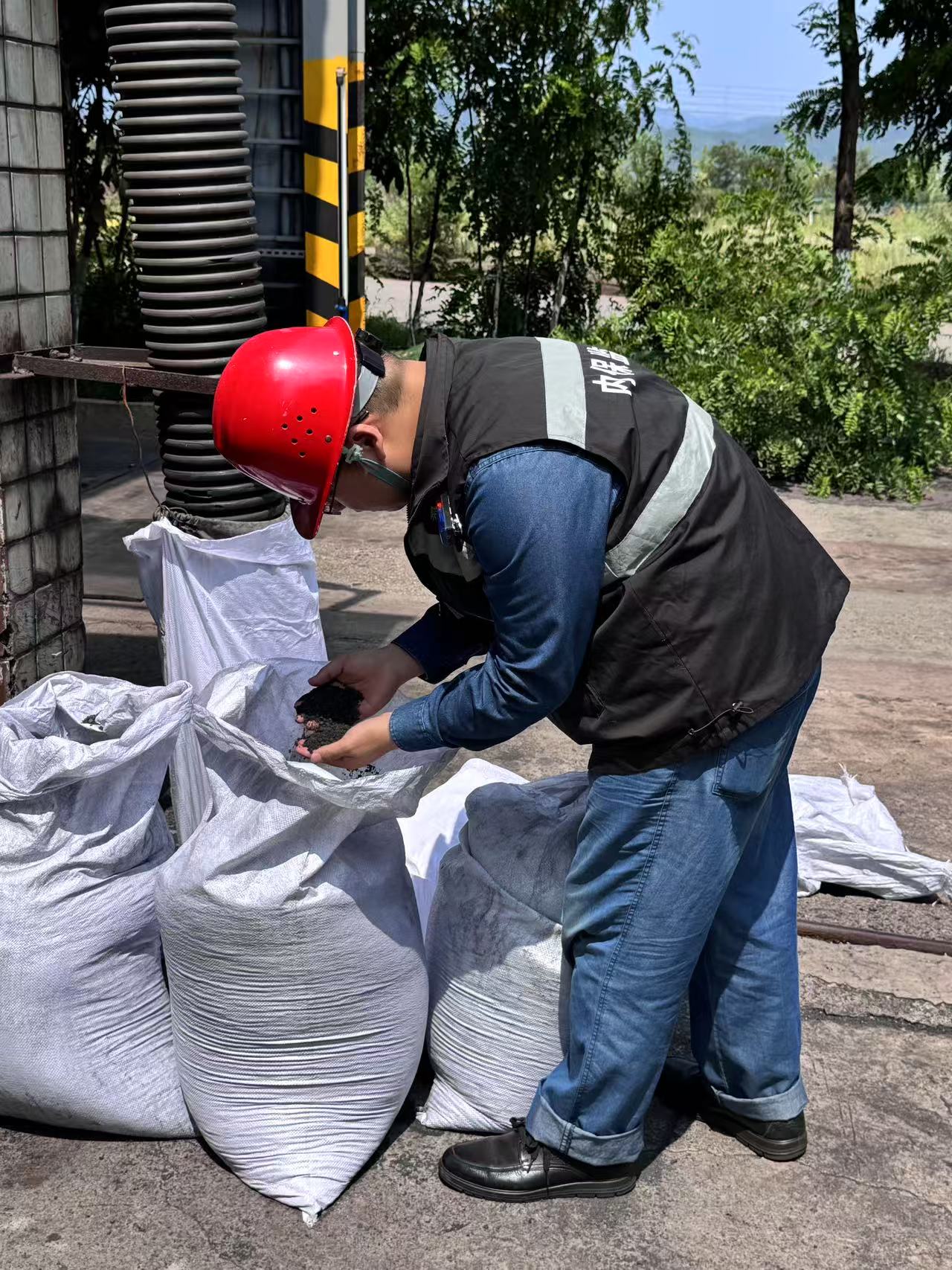 加強原燃料質量監督 護航鋼鐵“糧倉”安全 加強原燃料質量監督 護航鋼鐵“糧倉”安全