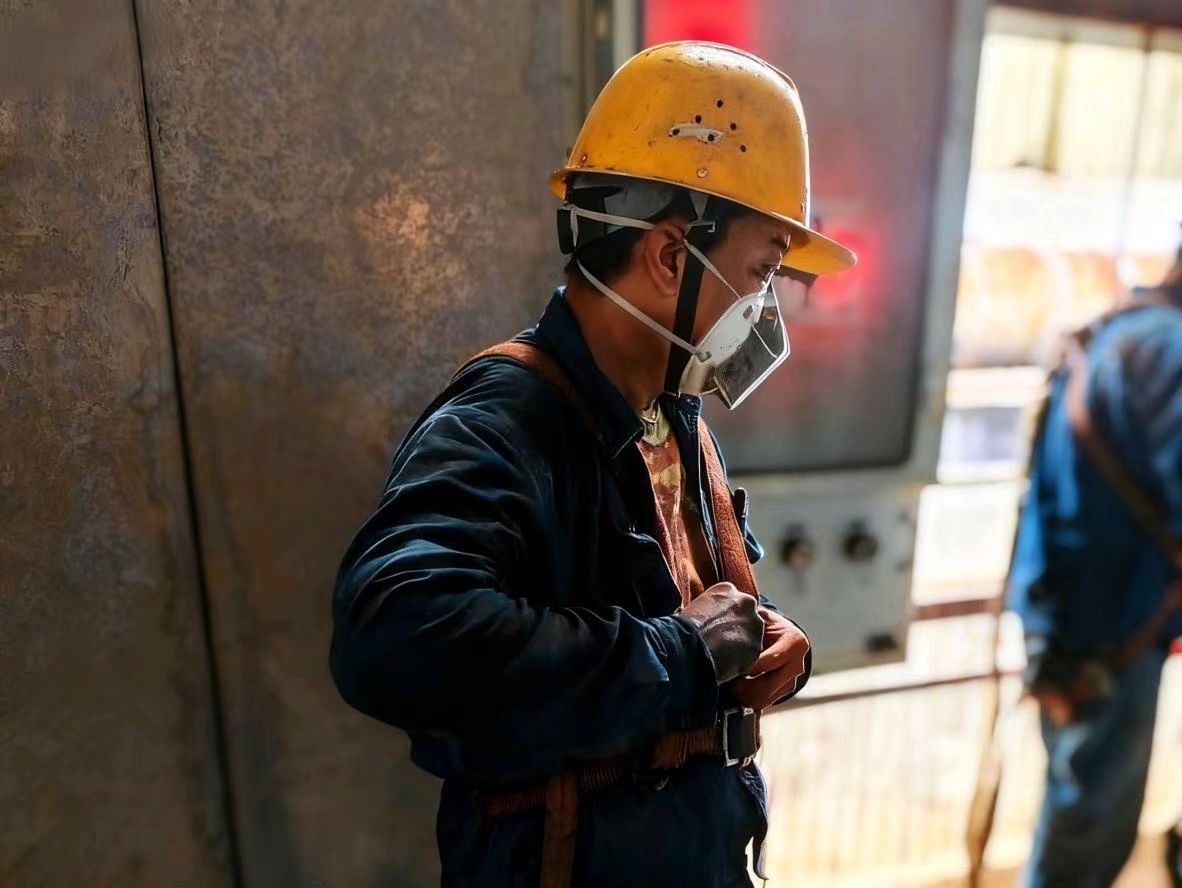 清倉攻堅聚合力 一線奮戰(zhàn)保生產 清倉攻堅聚合力 一線奮戰(zhàn)保生產