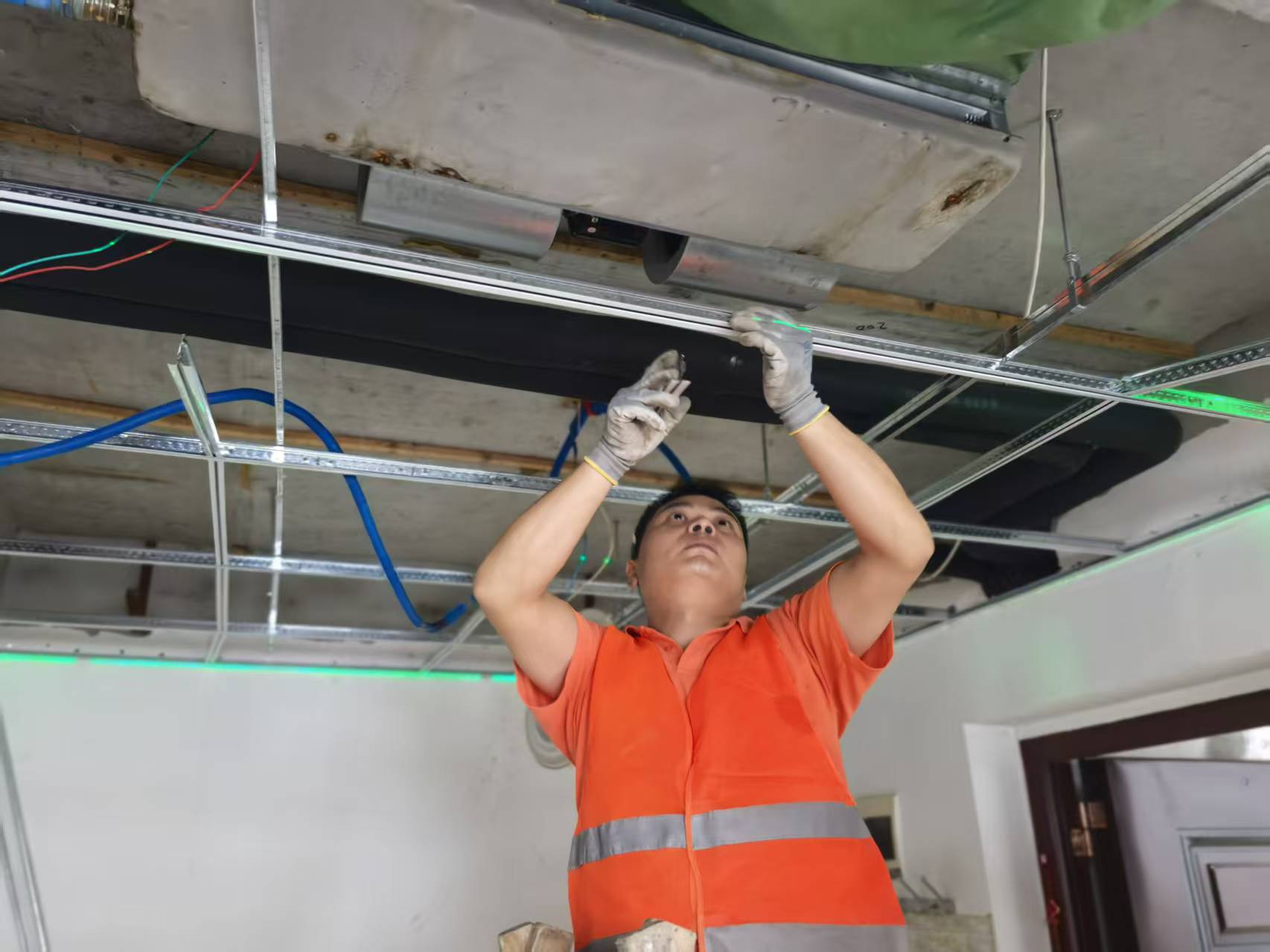 高效銜接顯擔當 文明施工暖民心