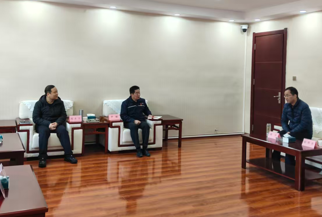 周永平到洋縣釩鈦磁鐵礦有限責(zé)任公司調(diào)研座談