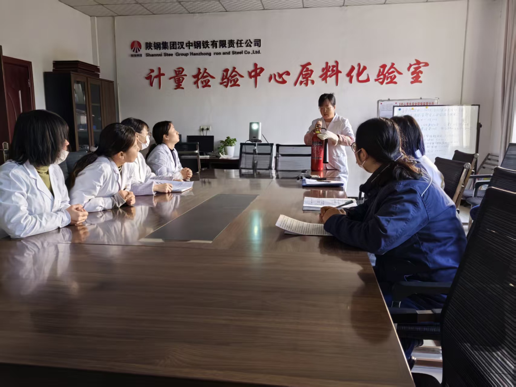 ���չ��ԣ����M���ھ�