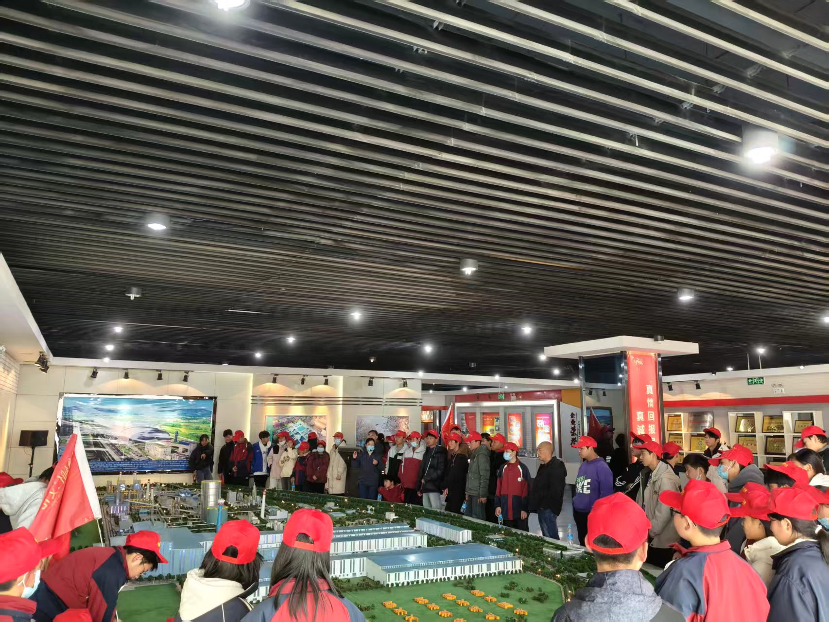 勉縣第五中學百余名學生到公司參觀研學 勉縣第五中學百余名學生到公司參觀研學