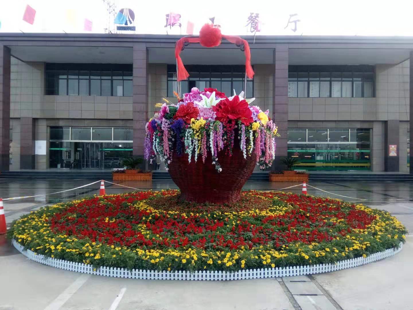 【基層動態(tài)】旅游后勤部“迎國慶”美化亮化助力第七屆“陜鋼杯”順利召開