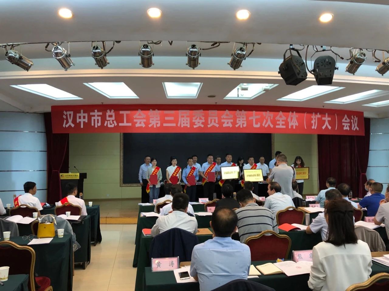 【先進典型】漢鋼公司員工榮獲2020年漢中市“最美職工家庭”稱號 【先進典型】漢鋼公司員工榮獲2020年漢中市“最美職工家庭”稱號