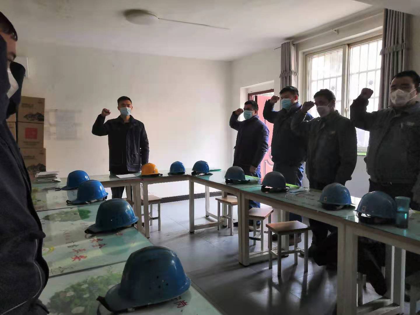 班前會釋放大“能量” 班前會釋放大“能量”