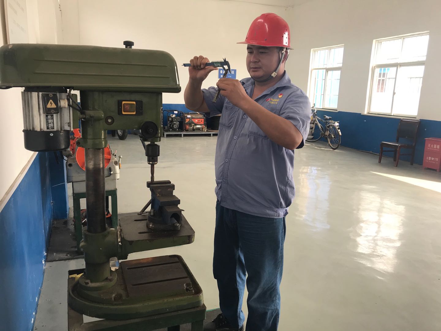 【星耀鋼城】守初心、勇?lián)?dāng)，用實(shí)際行動(dòng)讓黨徽閃耀光芒—記陜鋼集團(tuán)漢鋼公司“優(yōu)秀共產(chǎn)黨員”